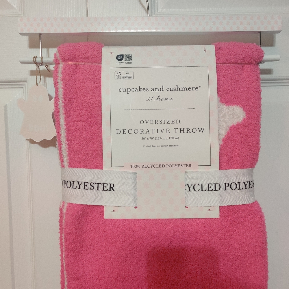 Pink ghost blanket viral tik tok throw cupcakes and cashmere halloween decor - Picture 4 of 7